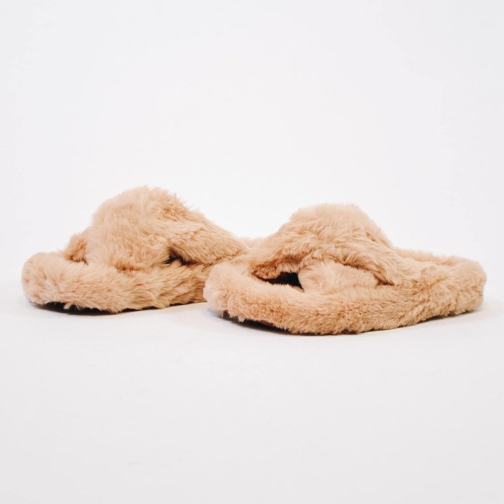 NWT Plush Slipper in Natural
